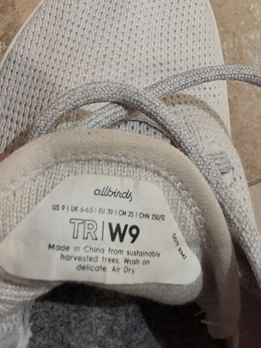 Women's AllBirds White Tree Runners Size 9 Very Good Lightly Used Condition